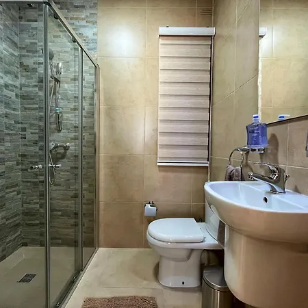 Charming Two Bedroom Lejlighed *